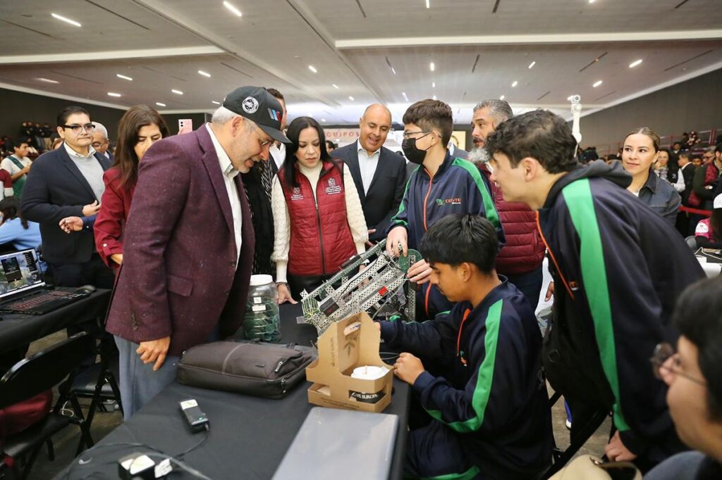 Convoca Bedolla a jóvenes michoacanos a crear red social 100 % mexicana