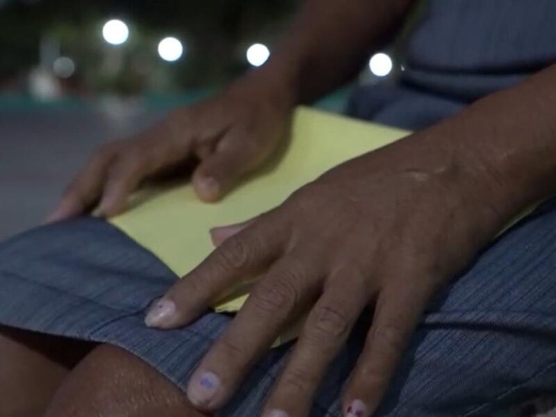 Denuncia mujer con hemodiálisis presunto robo de 9 mil 500 pesos durante operativo de militares