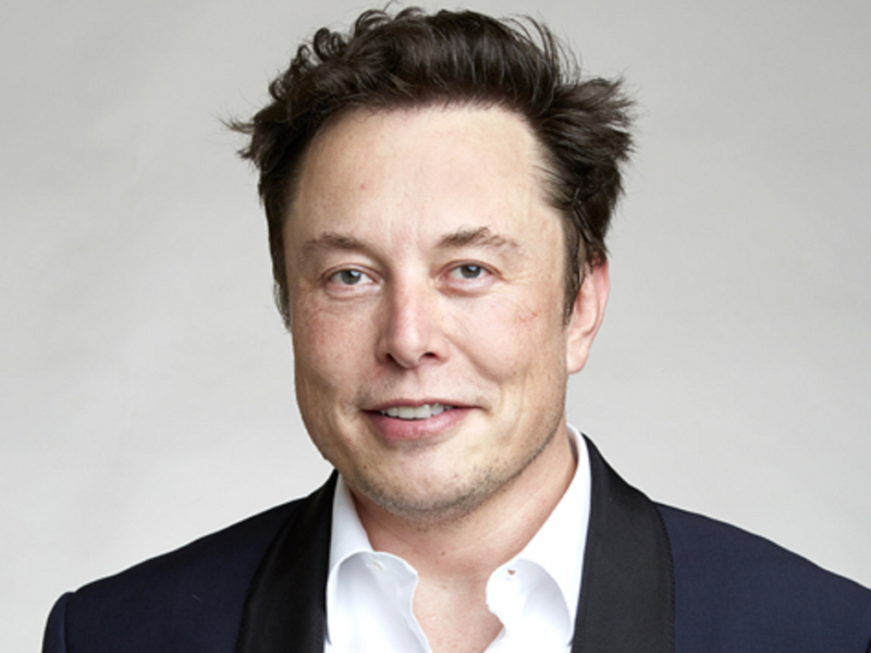 Elon Musk rompe récords: Primer hombre en alcanzar los 800 mil millones de dólares tras fusión de SpaceX y xAI