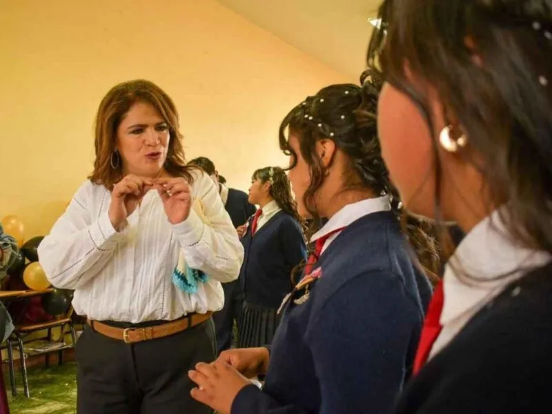 Fabiola Alanís: Michoacán, único estado del país con becas universales desde primaria hasta universidad