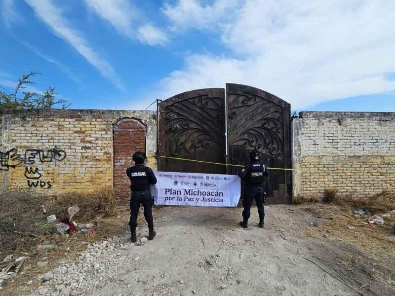 FGE de Michoacán revienta bodega de Huachicol en La Piedad: 20 mil litros de gasolina y vehículos asegurados