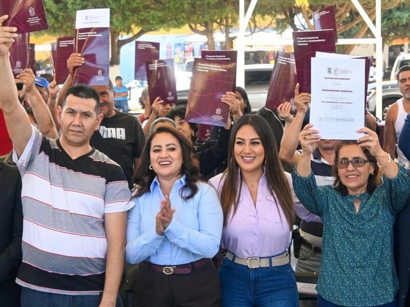 Garantiza Zacapu certeza jurídica a 80 familias del Frente Popular con entregan escrituras