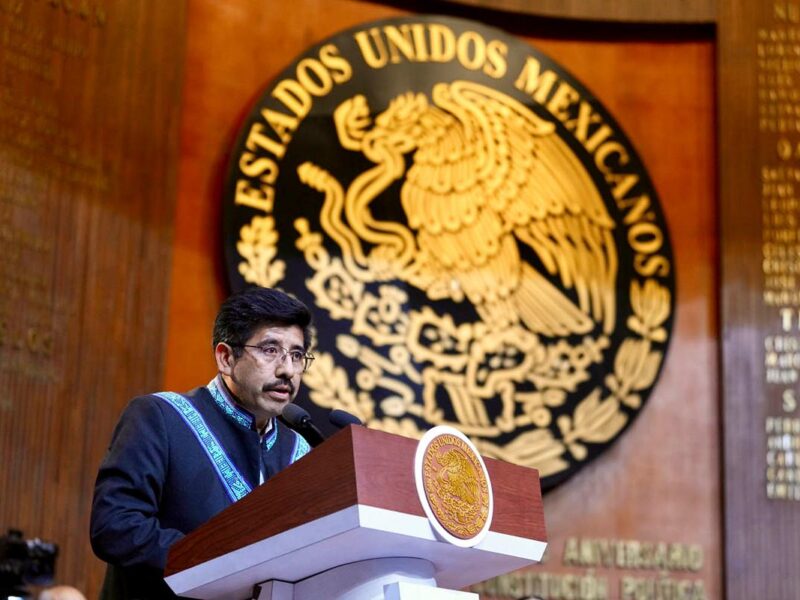 Hugo Aguilar aclara donde directora de comunicación limpió sus zapatos