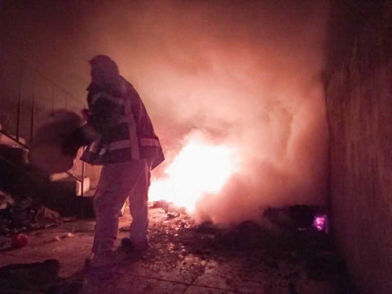 Incendio en vivienda de Zitácuaro movilizó a bomberos en la colonia Lomas de Oriente
