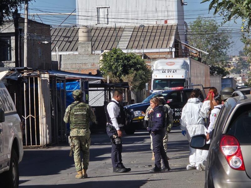 Investigan el hallazgo de un hombre sin vida en la jardinera de un fraccionamiento en Morelia