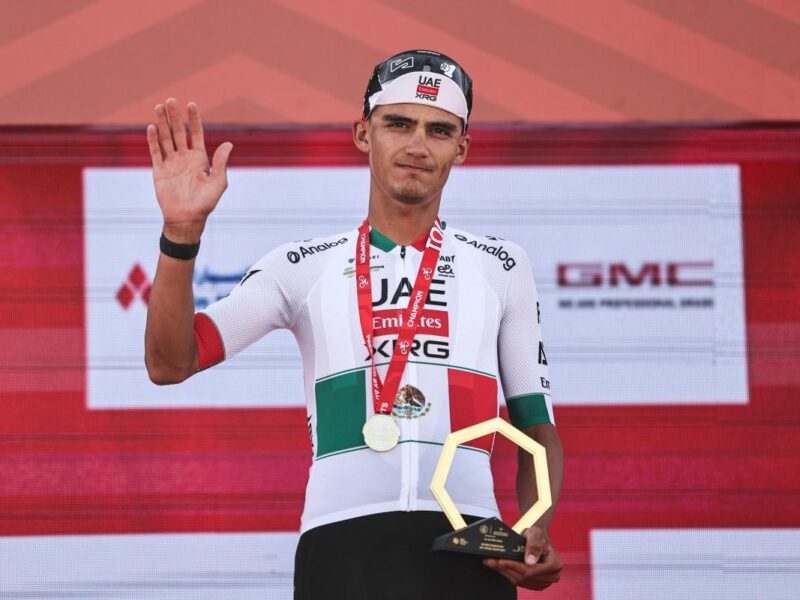 Isaac del Toro inicia con el pie derecho la temporada 2026 con triunfo en el UAE Tour