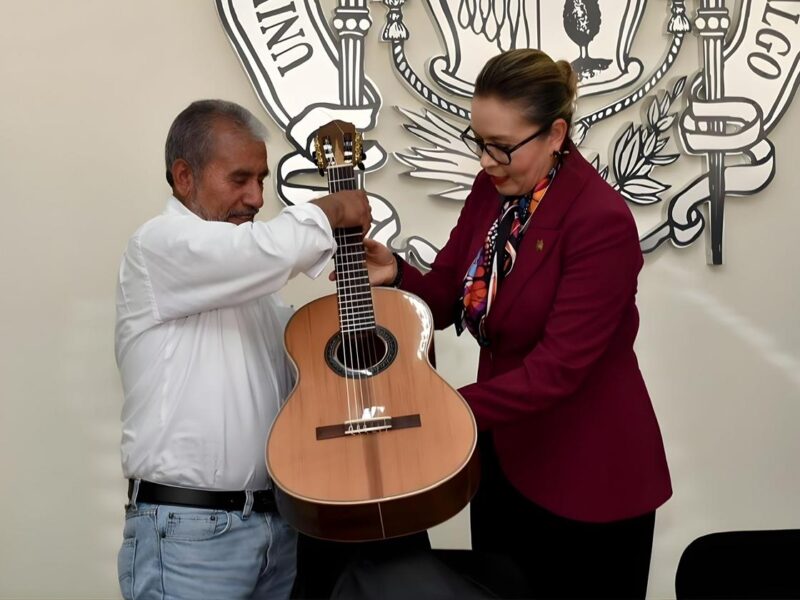 Licenciatura en Guitarrería, una realidad en administración de Yarabí Ávila