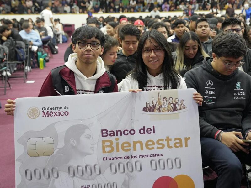 Más de 800 mil estudiantes michoacanos tienen beca como parte del “Plan Michoacán”: SEP