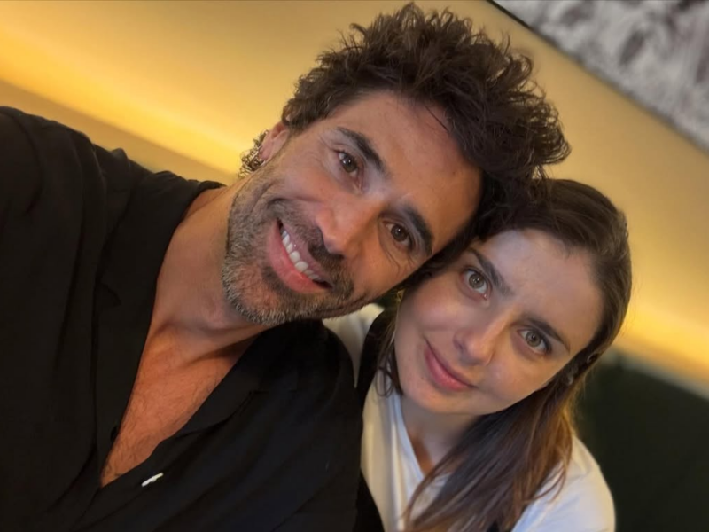 Michelle Renaud y Matías Novoa muestran tiernas imágenes del nacimiento de Milán