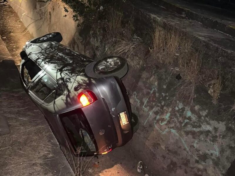 Muere al perder el control de su auto a la altura del fraccionamiento Metrópolis II