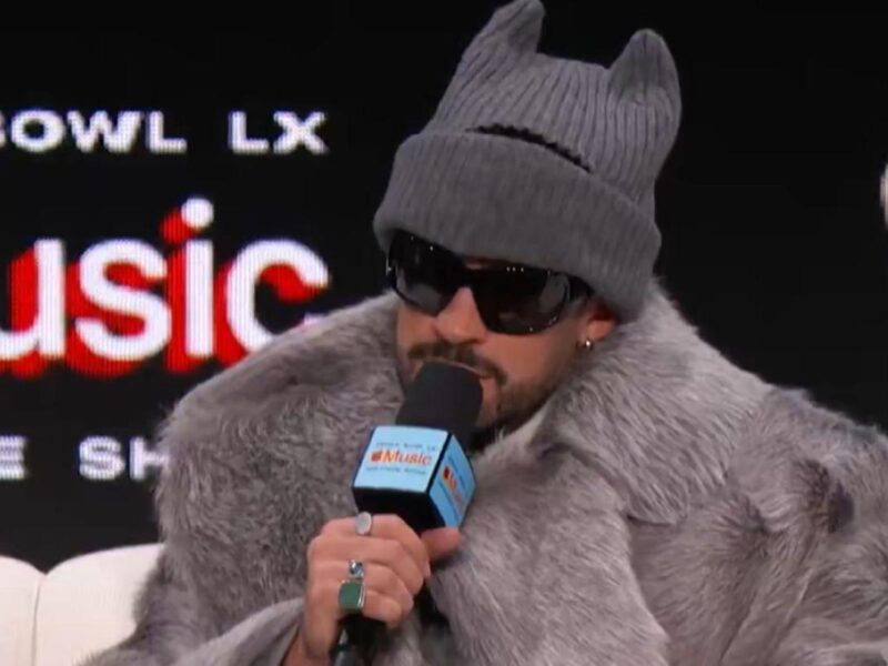 “No buscaba premios ni el Super Bowl”: Bad Bunny responde a sus detractores y rompe en llanto al hablar de su mamá