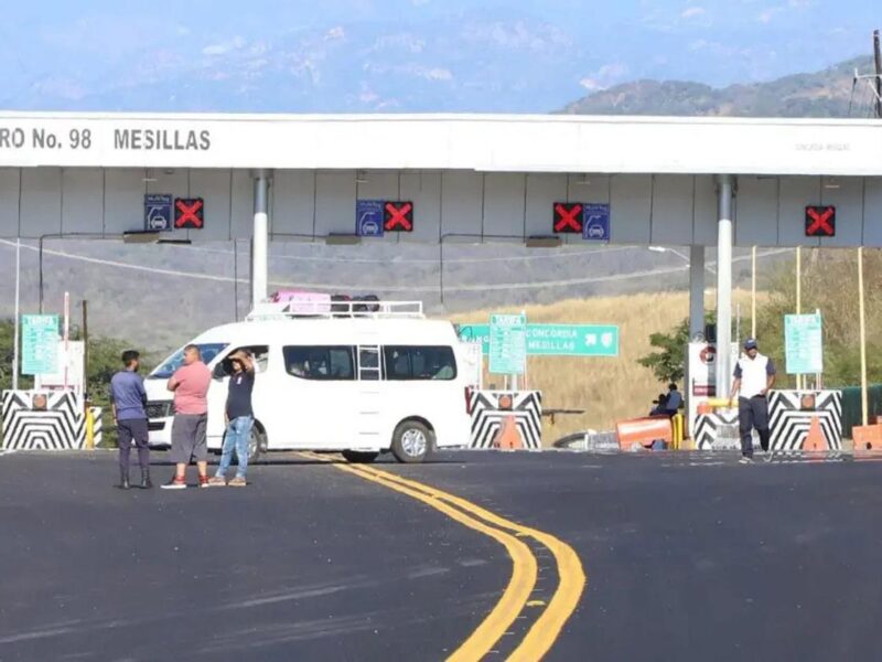 No cesan bloques carreteros e incendio de vehículos; 4 plazas de cobro en distintas autopistas están cerradas