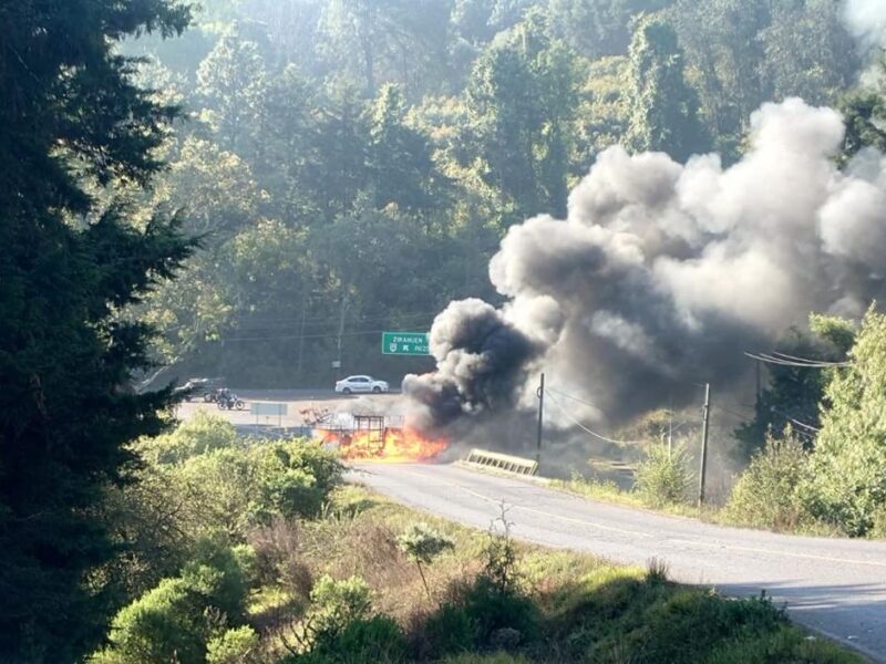 operativo bloqueos vialidades quema vehículos Michoacán Jalisco