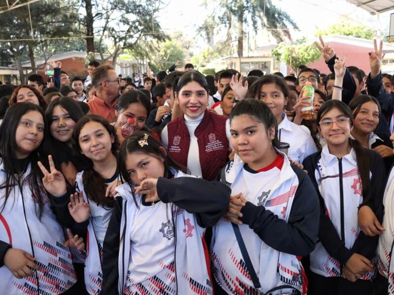 Postula a una niña destacada para la Presea Eréndira 2026.
