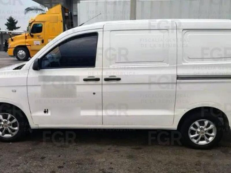 Roban camioneta con medicamentos en la caseta Zinapécuaro de la autopista de Occidente