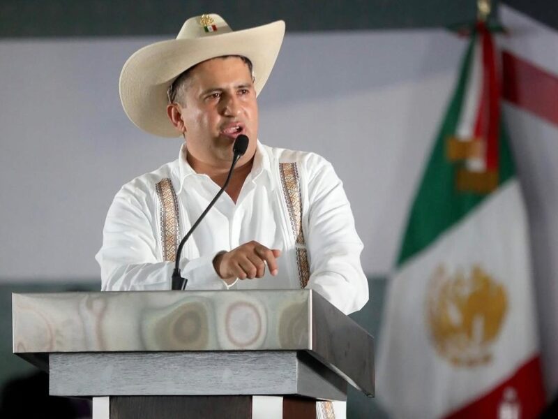 Sheinbaum llama a no politizar el caso de Carlos Manzo, exalcalde de Uruapan