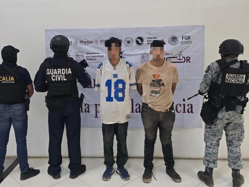 Tras operativo en Uruapan, rescatan a dos personas privadas de la libertad y detienen a dos implicados