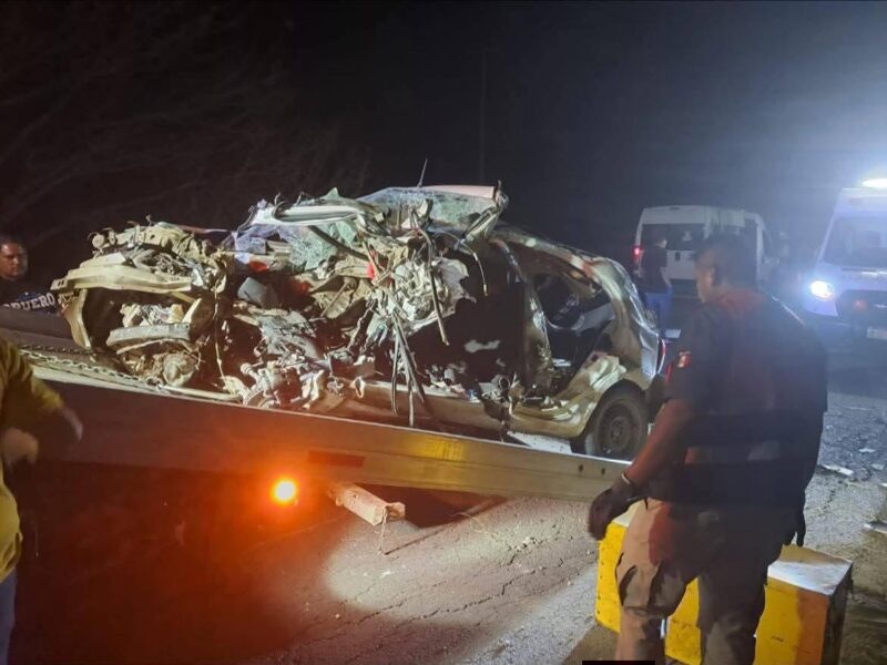 Accidente en la carretera Huetamo-San Lucas deja 2 muertos