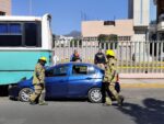 Accidente vehicular entre microbús y un particular genera caos vial en La Huerta