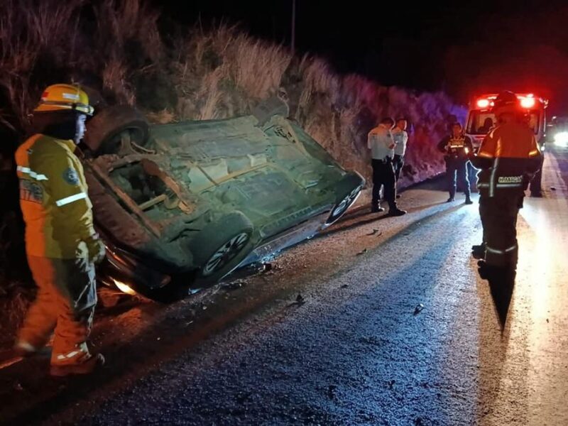 Accidente vehicular sobre la Morelia-Pátzcuaro deja a una persona lesionada