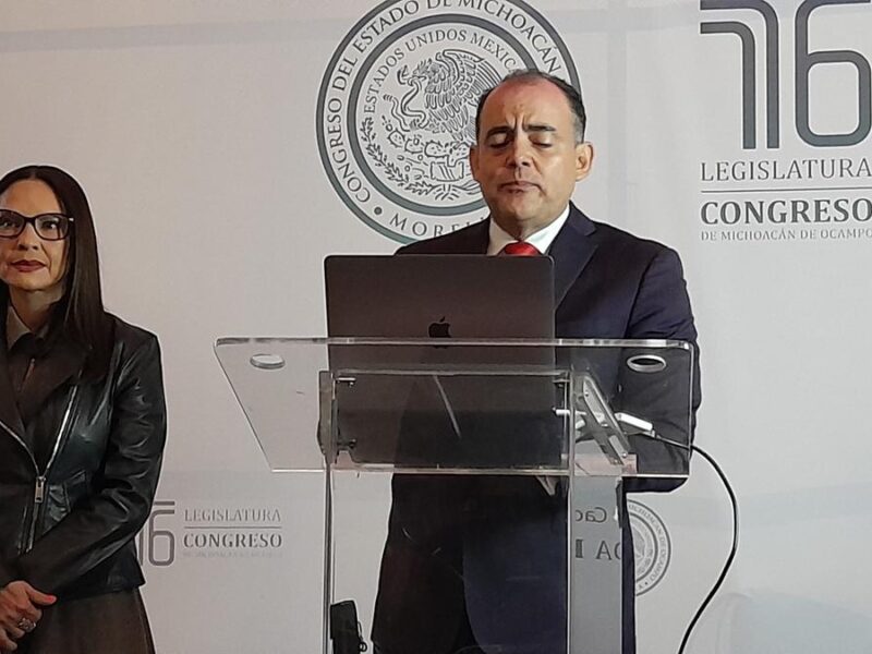 Acusa Baltazar Gaona a Yarabí Ávila de incumplimiento de la Ley Orgánica de la UMSNH