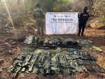 Aseguran siete armas de alto poder y equipo táctico en campamento de La Huacana, en Michoacán