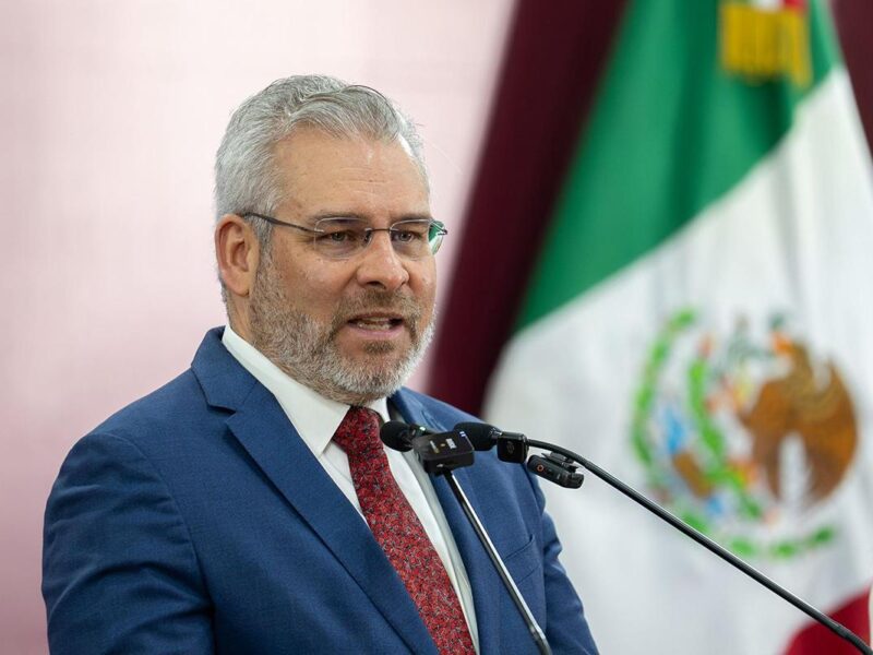 Bedolla a favor de libertad de expresión ante sanciones internas de Morena