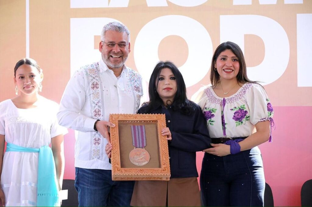Bedolla entrega la Presea Eréndira 2026