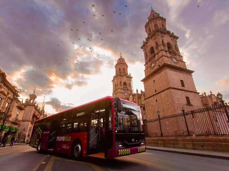 Bedolla presenta el Morebús, nuevo transporte que pone fin a más de 50 años de rezago en movilidad