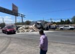 Caos vial genera tractocamión volcado en la Morelia-Tarímbaro