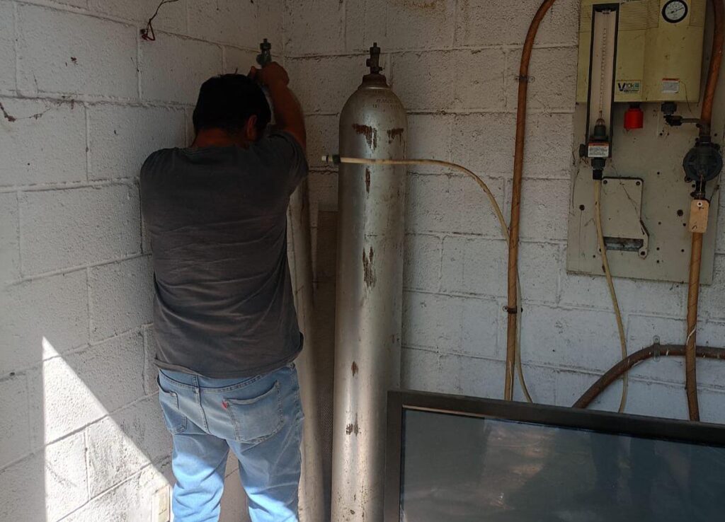 Ceac asegura contenedores de gas cloro en Tarímbaro