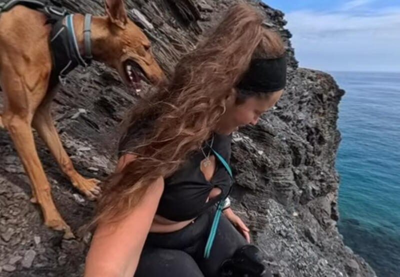 Ciclista Celicia Sopeña se salva de caer de un barranco mientras grababa un video