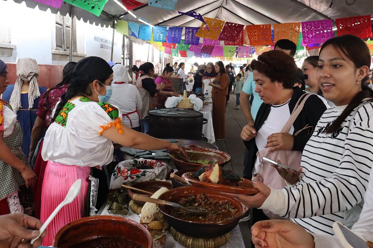Cocineras tradicionales presentes en el Tianguis Artesanal de Domingo de Ramos-3