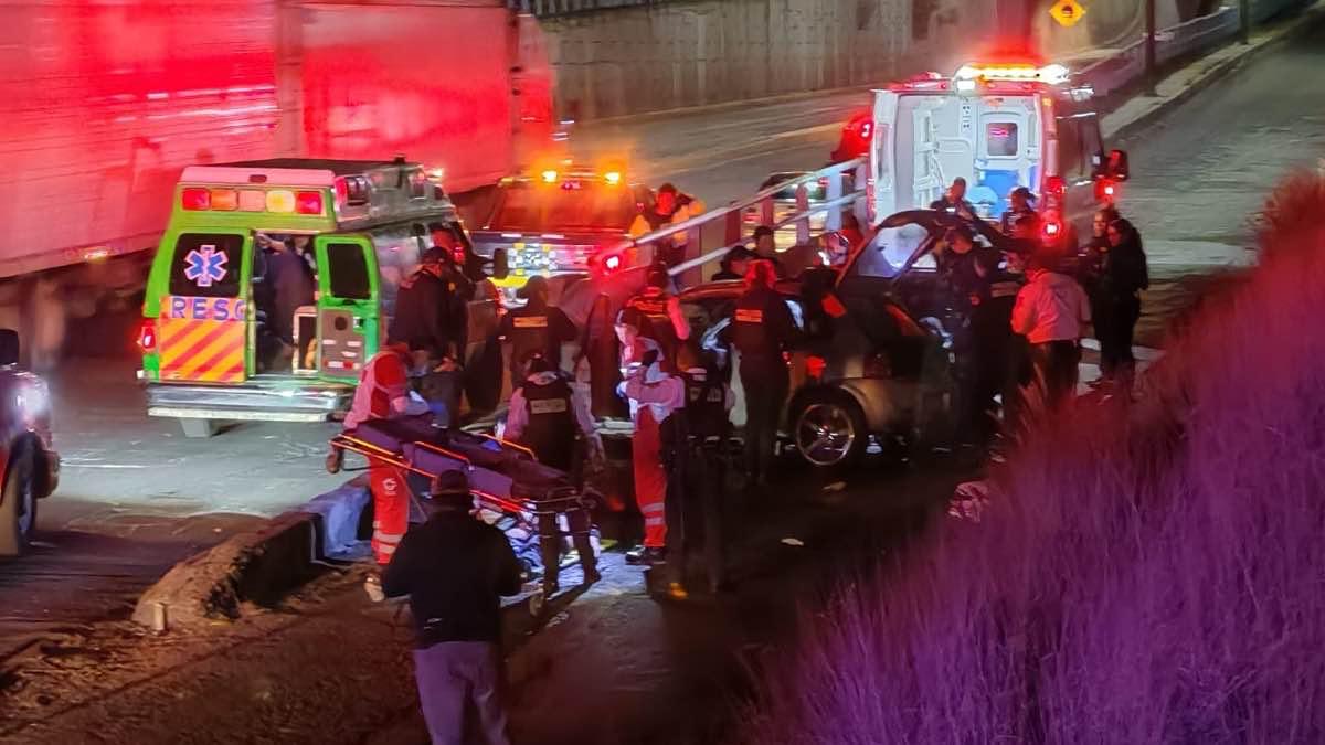 Conductor muere tras choque contra muro en el Libramiento Poniente de Morelia