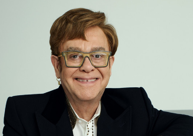 ¡Elton John cumple 79 años! El “Rocket Man” celebra este 25 de marzo con buena salud, un matrimonio sólido