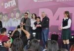 Entrega Bedolla más de 8 mil 500 chips del programa “Data” a estudiantes de Conalep
