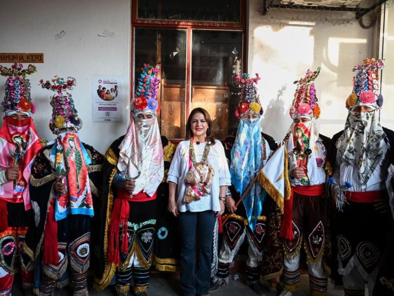 Fabiola Alanís acompaña inauguración de la Feria del Geranio y fortalece diálogo con liderazgos de la región