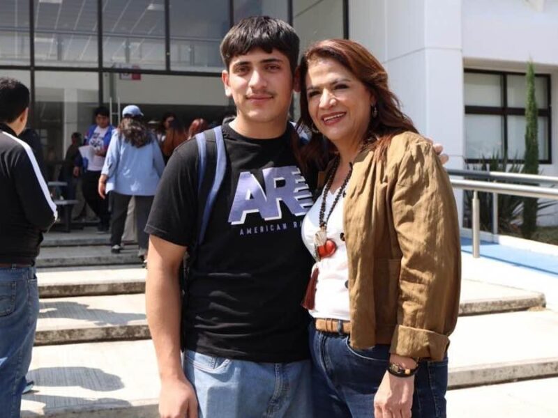 Fabiola Alanís llama a construir una estrategia integral para atender a las adolescencias