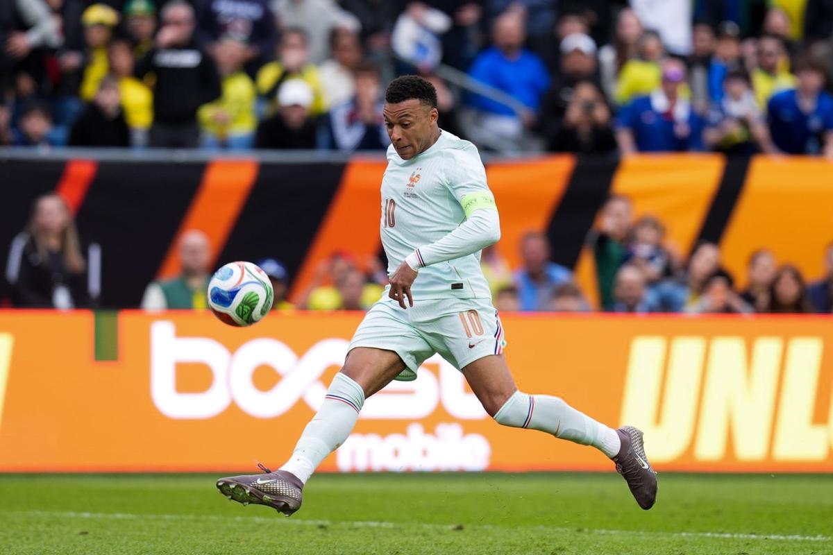 Francia resiste y doblega 2-1 a Brasil en vibrante duelo amistoso-1