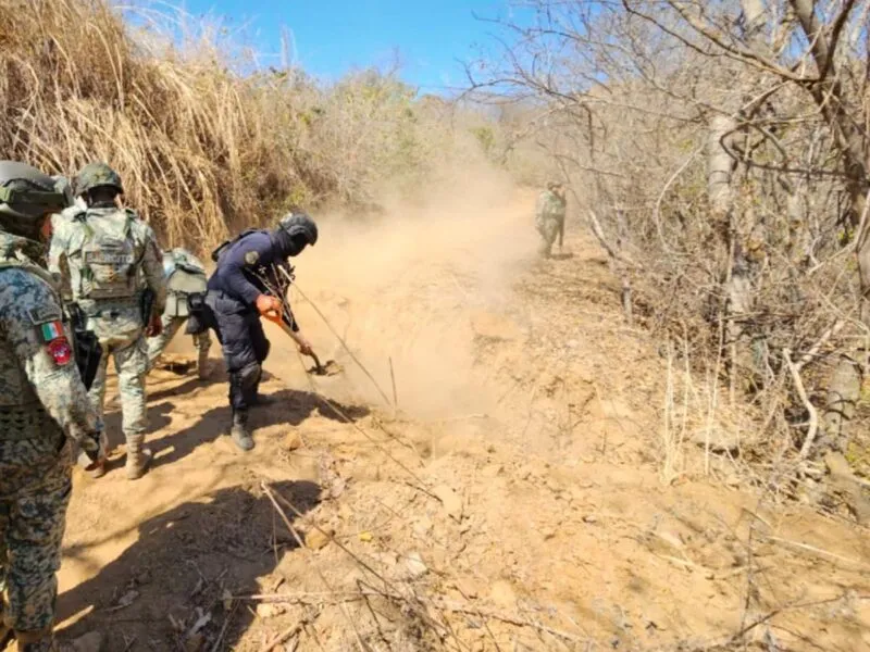 Fuerzas Federales y GC desactivan cuatro artefactos explosivos en Apatzingán