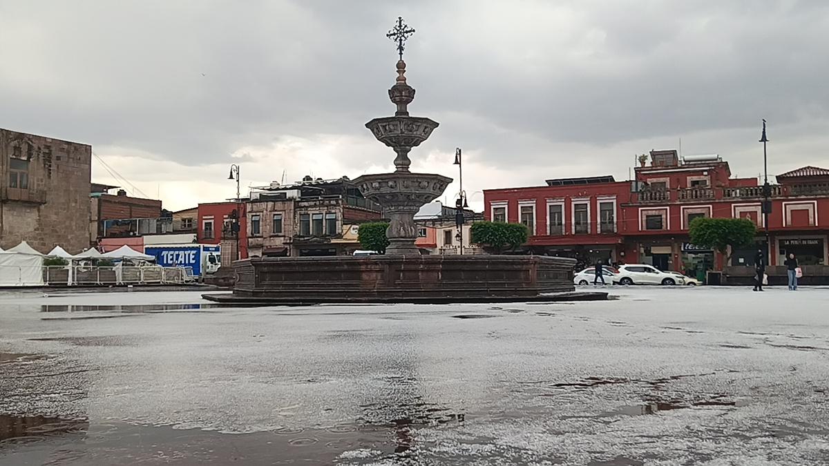 Granizada cubre de blanco Morelia