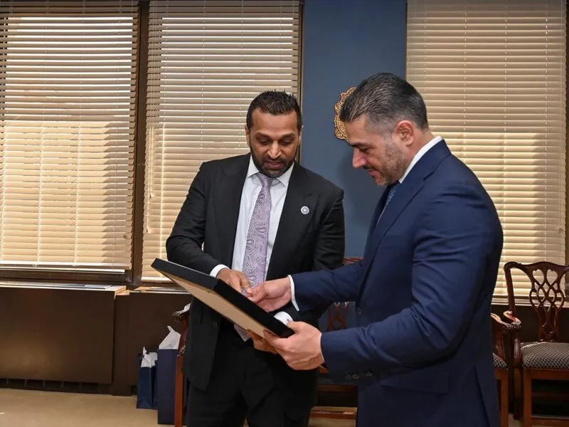 Harfuch se reúne con el director del FBI en Washington