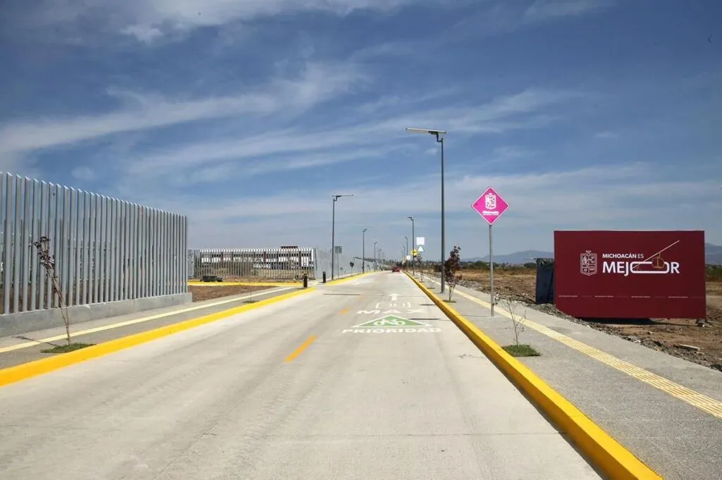 Inaugura Bedolla acceso digno y seguro a la Universidad Tecnológica del Oriente-3