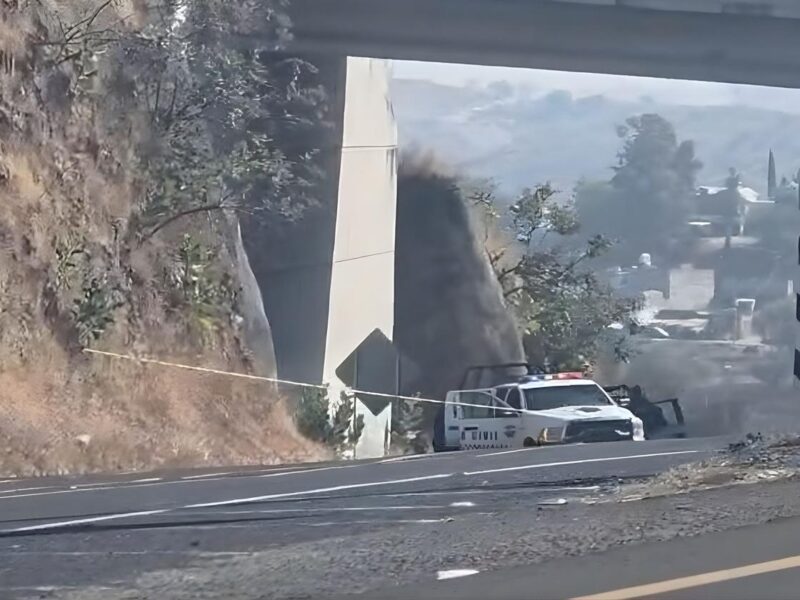 Investigan el hallazgo del cuerpo sin vida de un hombre en autopista de Morelia; habría caído de un puente