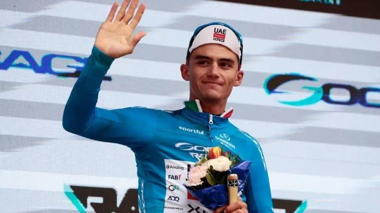 Isaac Del Toro por segundo día consecutivo resiste y mantiene liderato en la Tirreno-Adriático 2026