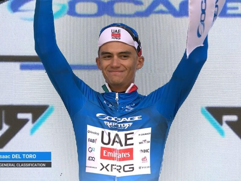 Issac Del Toro obtiene el liderato en la Tirreno Adriático