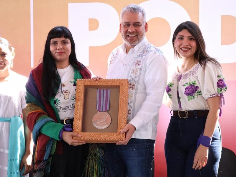 Jennifer López científica Presea Eréndira