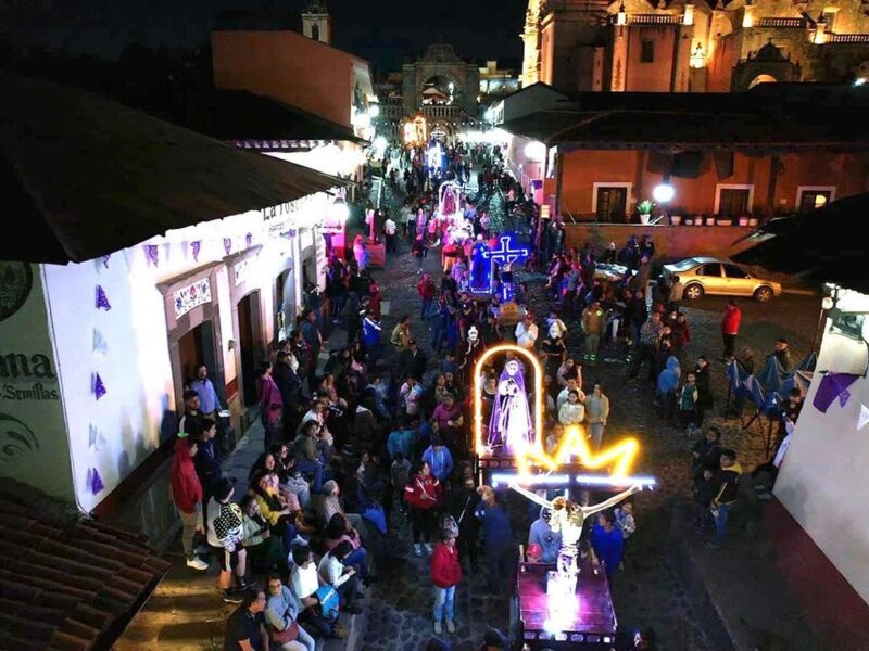 La histórica Procesión de los Cristos te espera en Tlalpujahua
