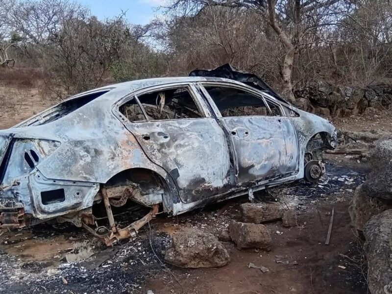 Localizan automóvil desvalijado y calcinado cerca de Villas del Pedregal en Morelia