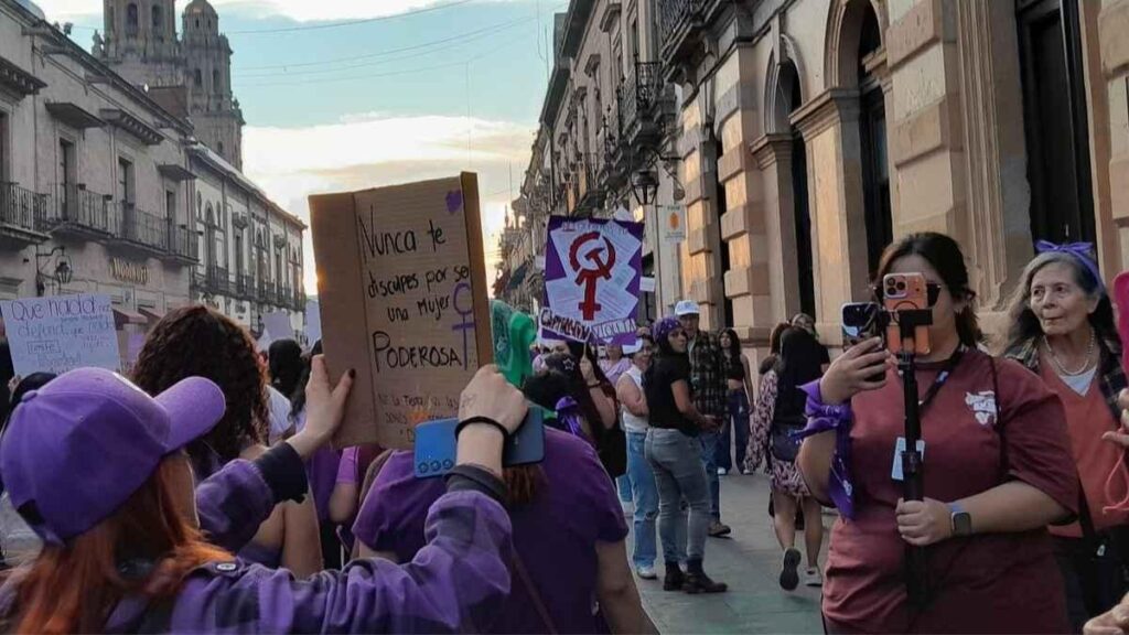 Marcha del 8M en Morelia deja intacto el Congreso del Estado de Michoacán